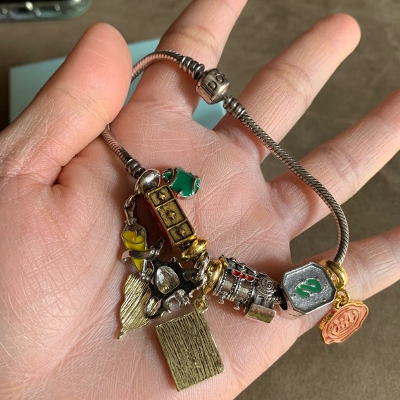 Pandora Snake Chain Bracelet w/ NEW 9 Harry Potter Themed Charms EUC - Picture 6 of 12